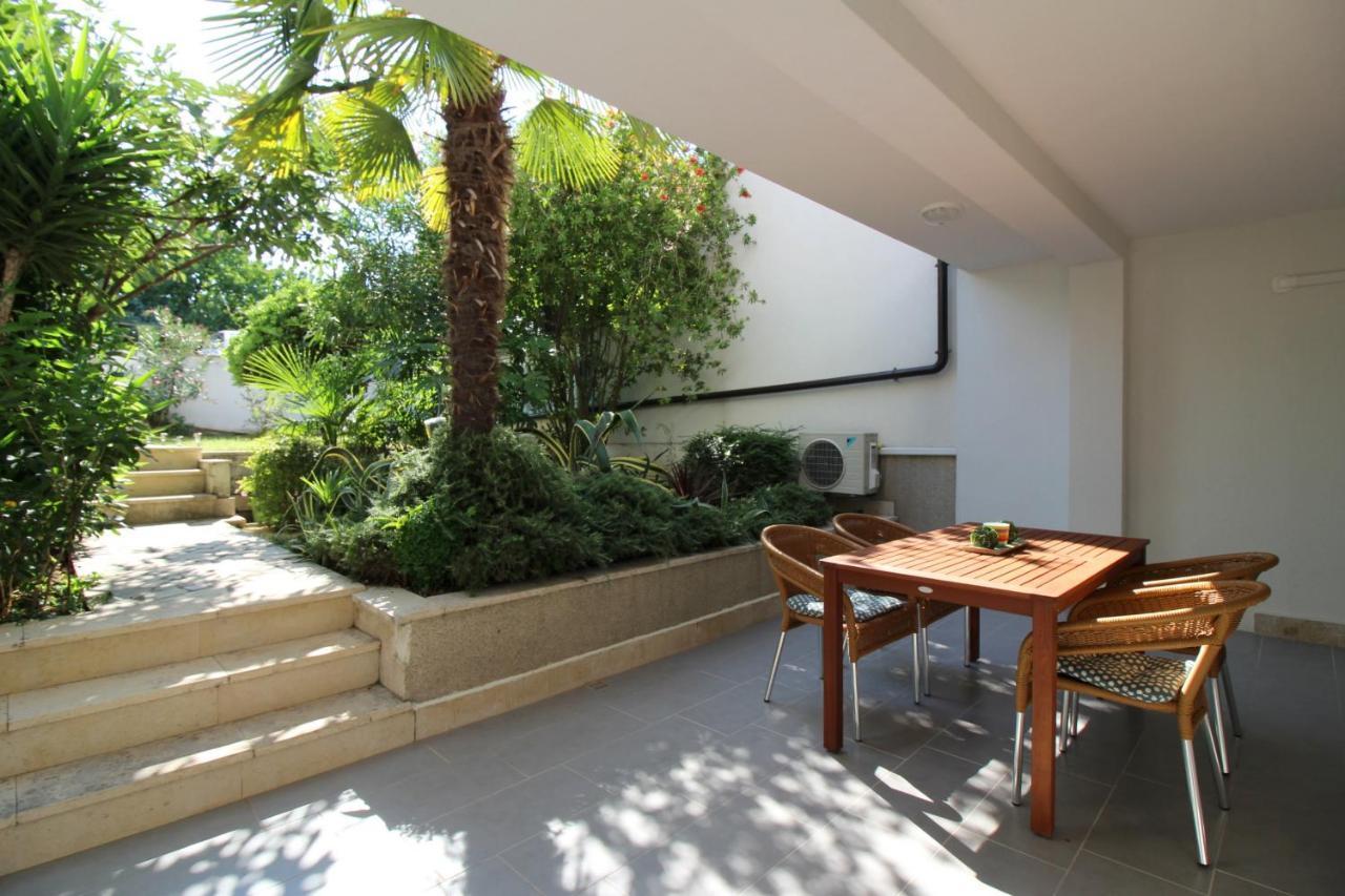 Modern Apartment Zen With Private Garden Пореч Екстер'єр фото