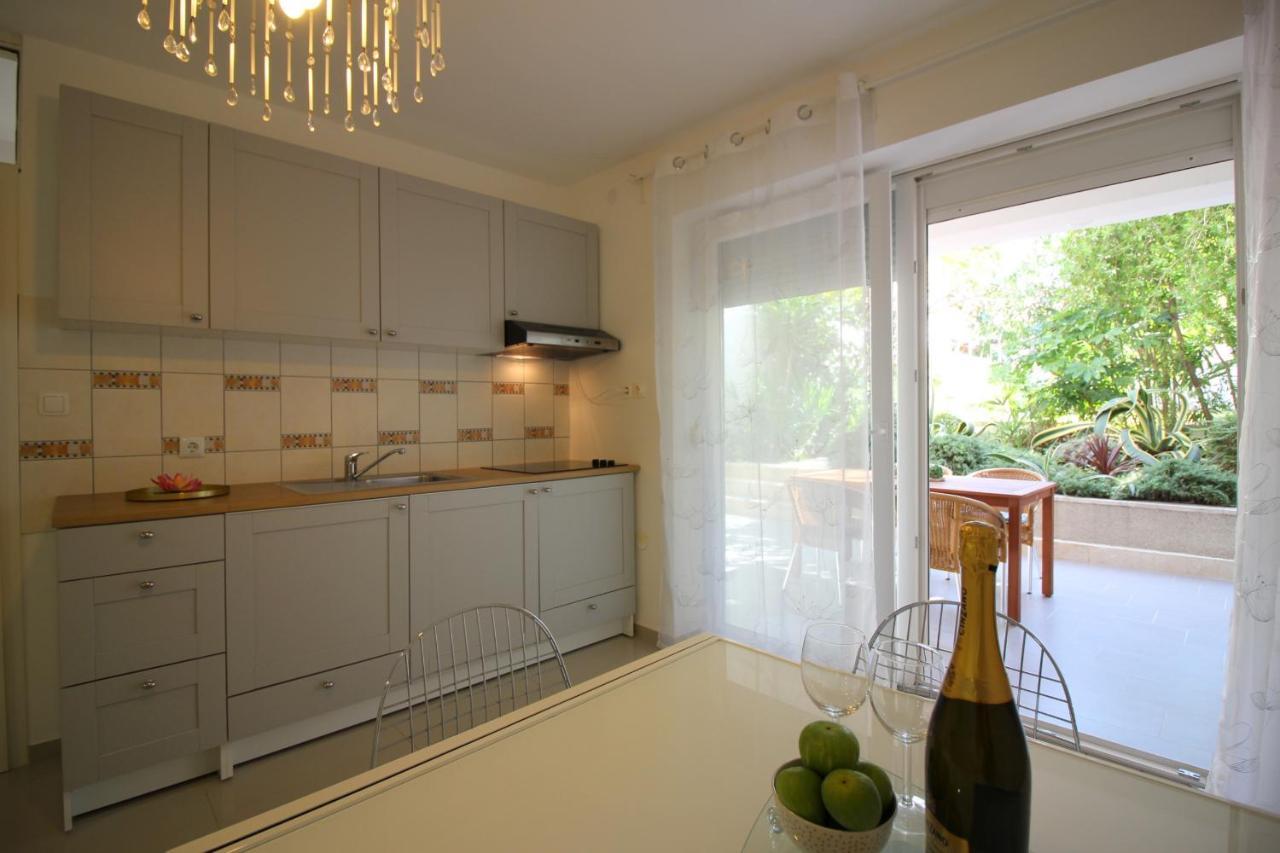 Modern Apartment Zen With Private Garden Пореч Екстер'єр фото