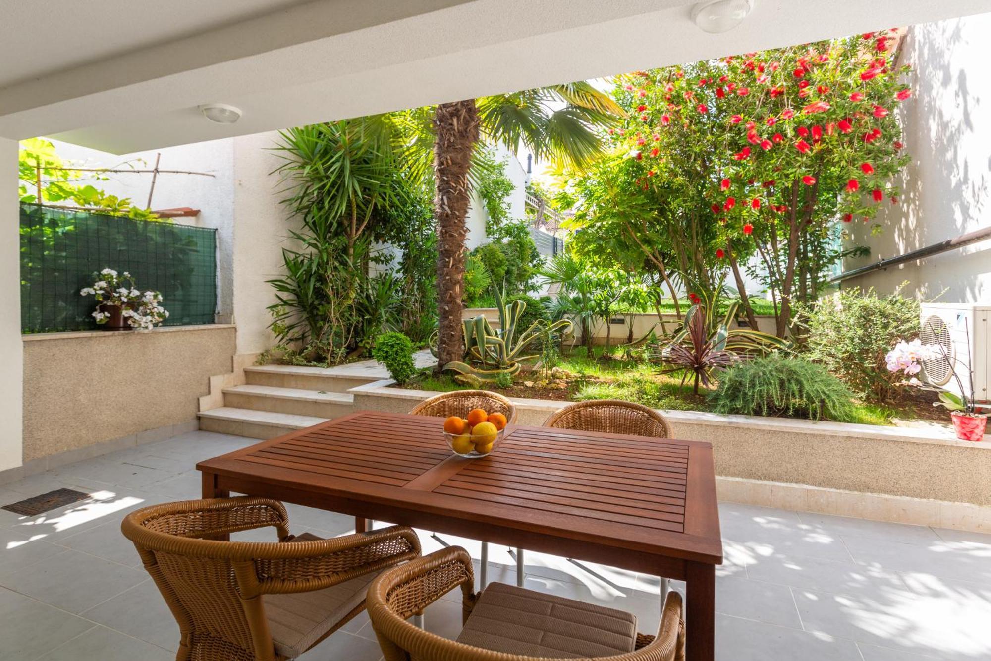 Modern Apartment Zen With Private Garden Пореч Екстер'єр фото